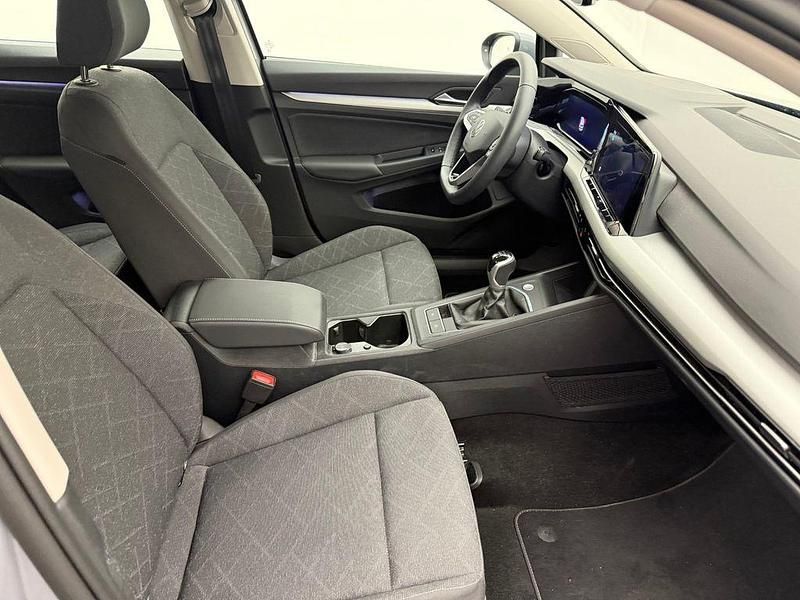 Gebraucht VW Golf VIII Business 110 PS (80 kW) 2024 Grau Limousine