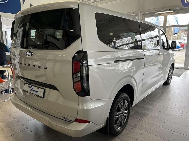 Gebraucht Ford Tourneo Custom Titanium 170 PS (125 kW) 2024 Polarsilber Van