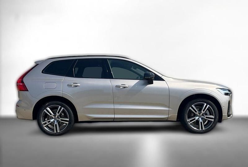 Diverse metallic Gebraucht 2023 Volvo XC60 Plus SUV | 50.080 € (Etwas zu teuer) - Bild 1/4