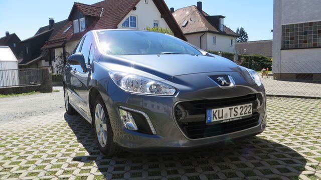 Grau metallic Gebraucht 2011 Peugeot 308 Limousine | 9.200 € - Bild 1/4