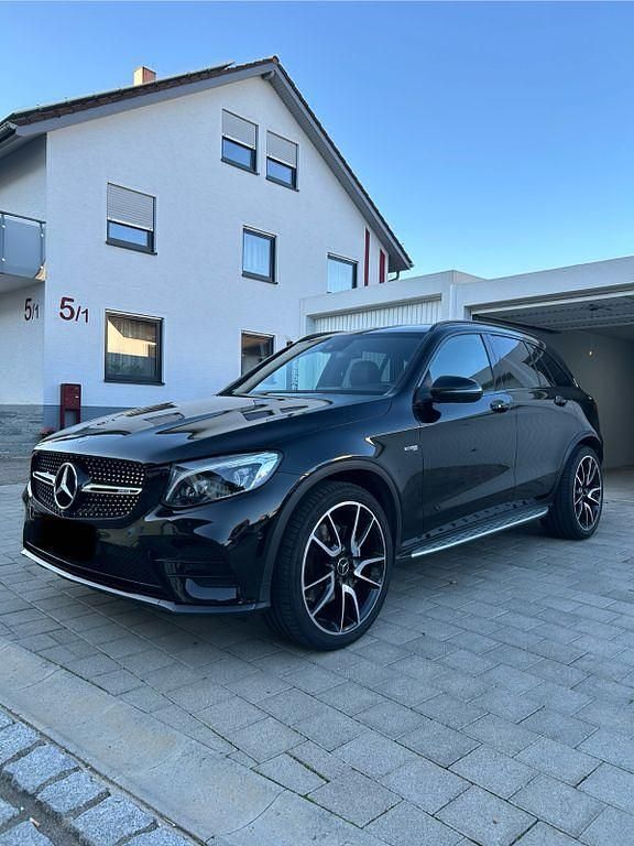 Schwarz Gebraucht 2017 Mercedes GLC43 AMG AMG SUV | 44.400 € (Teuer) - Bild 1/4
