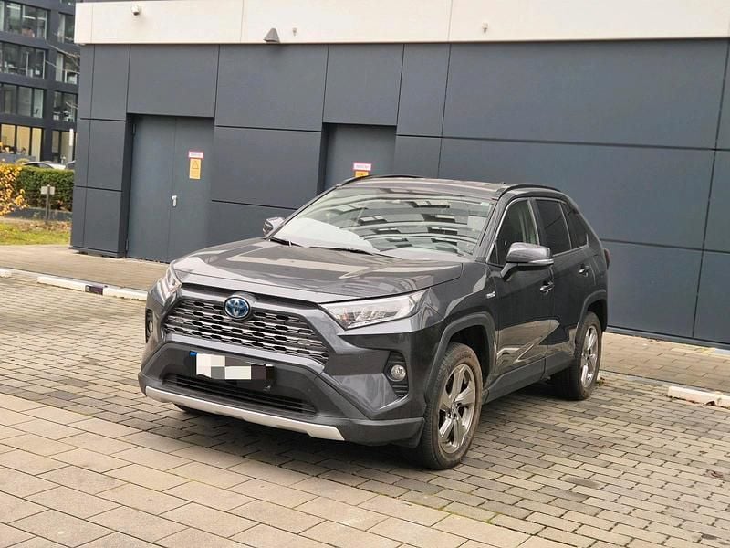 Grau Gebraucht 2023 Toyota RAV4 Hybrid SUV | 25.900 € - Bild 1/4
