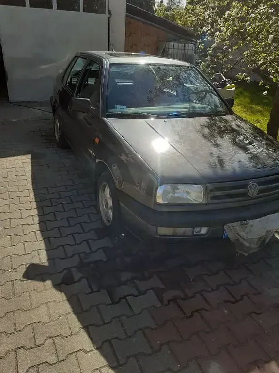 Gebraucht VW Vento 64 PS (47 kW) 1994 Grau Limousine