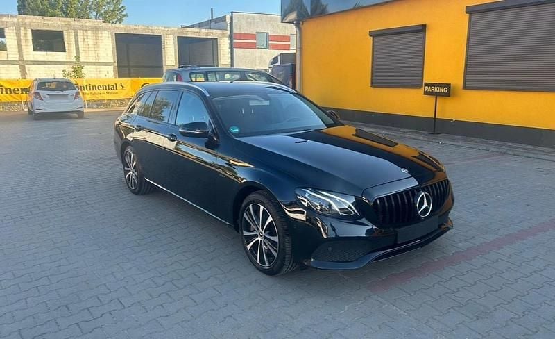 Second-hand Mercedes E300 306 CP (225 kW) 2019 Negru Break