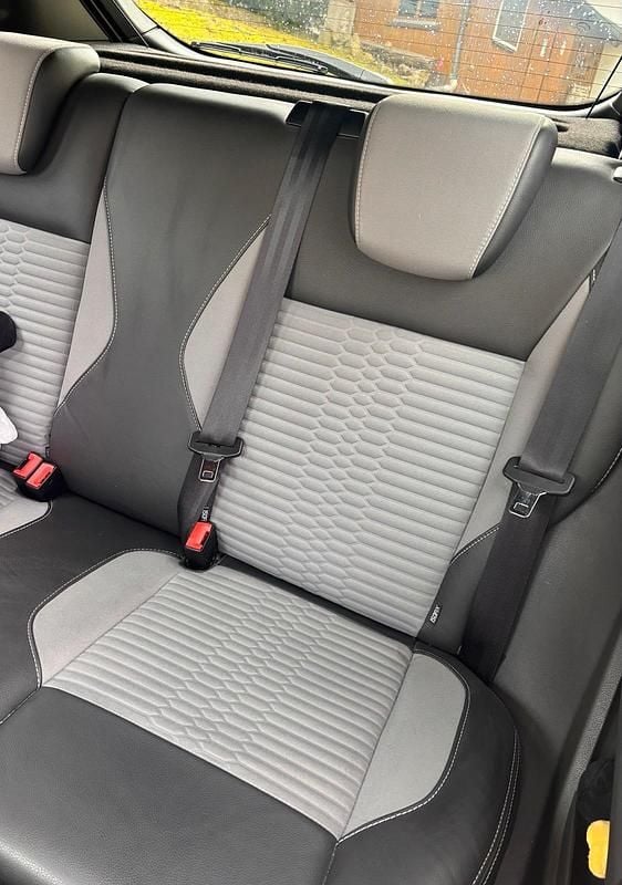 Gebraucht Ford Fiesta ST 182 PS (133 kW) 2017 Weiß Limousine