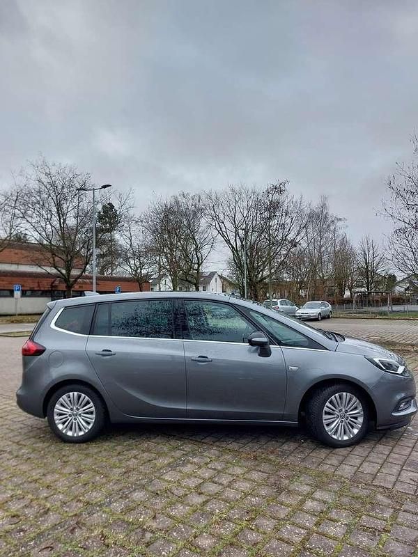 Gebraucht Opel Zafira Business Innovation 140 PS (102 kW) 2017 Grau Van / Kleinbus