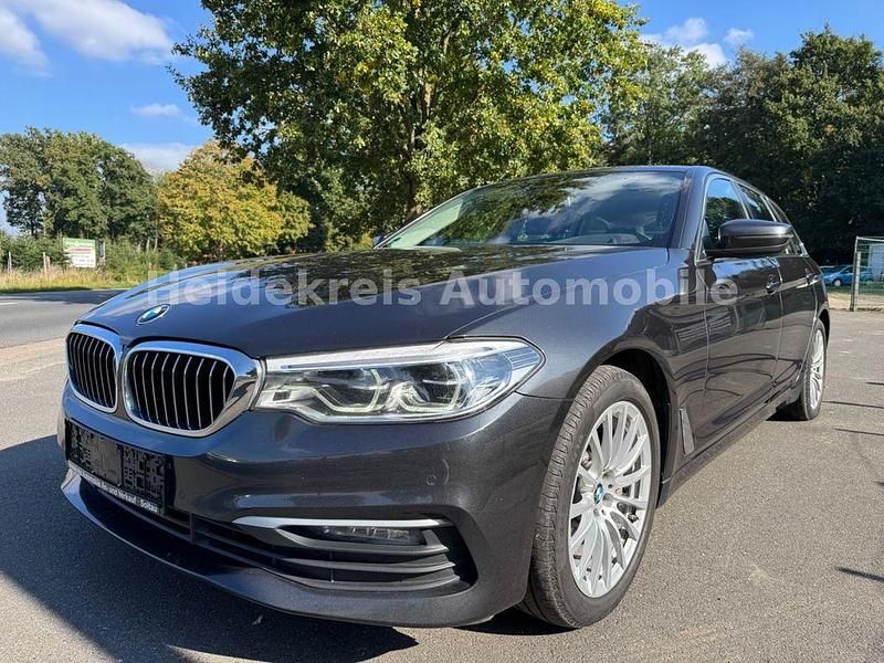 Grau Gebraucht 2019 BMW 530 Sport Line Kombi | 18.990 € (Fairer Preis) - Bild 1/4