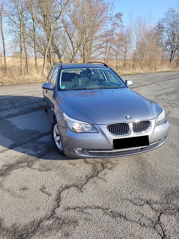 Gebraucht BMW 520 163 PS (119 kW) 2010 Grau Kombi