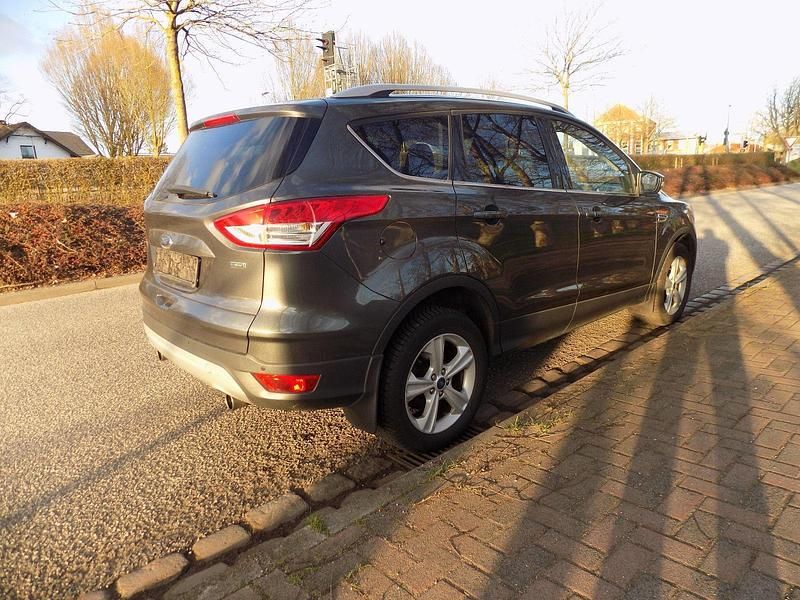 Gebraucht Ford Kuga Titanium 150 PS (110 kW) 2016 Braun SUV
