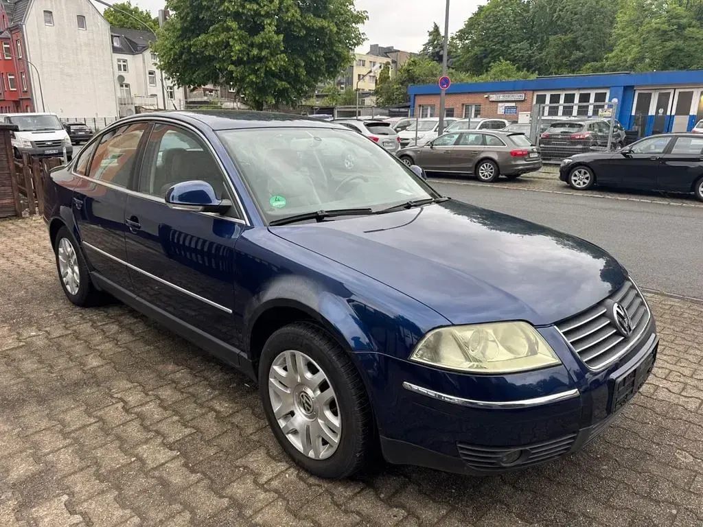 Gebraucht VW Passat 131 PS (96 kW) 2004 Blau Limousine