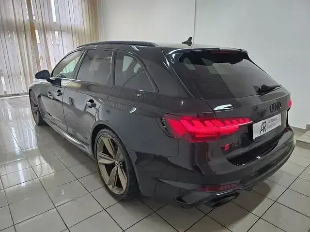 Używany Audi RS4 Exclusive 450 KM (330 kW) 2021 Czarny Kombi