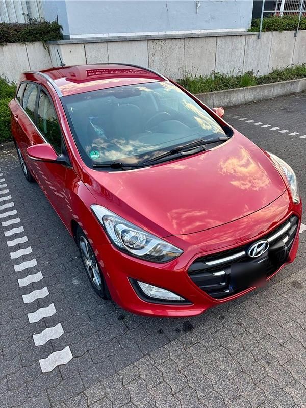 Gebraucht Hyundai i30 YES! Silver 101 PS (74 kW) 2016 Rot Kombi