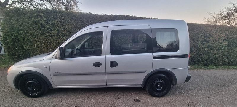 Gebraucht Opel Combo 75 PS (55 kW) 2003 Silber Van / Kleinbus