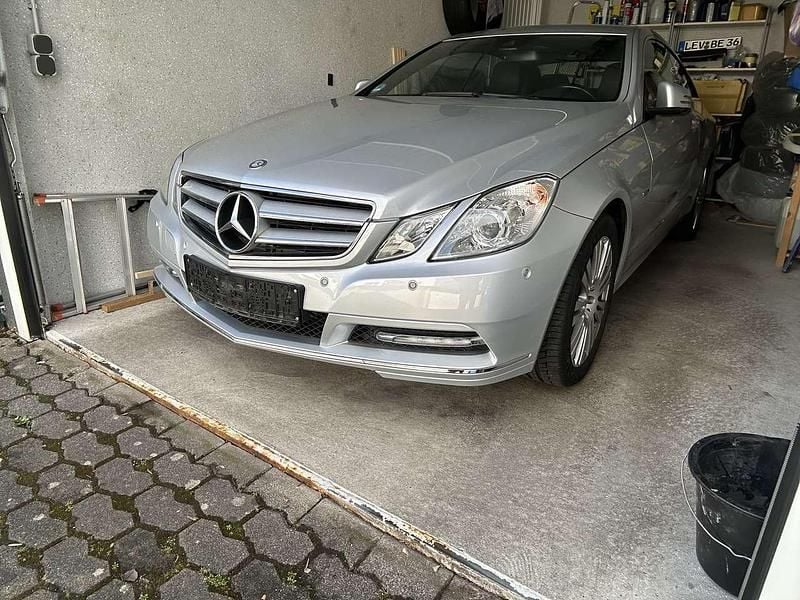 Gebraucht Mercedes E200 184 PS (135 kW) 2012 Silber Coupé