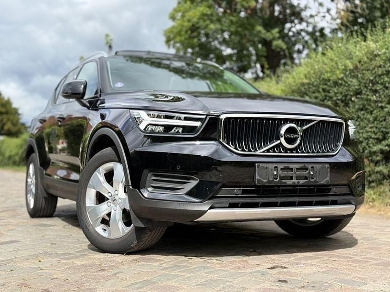 Schwarz Gebraucht 2020 Volvo XC40 Momentum SUV | 21.499 € (Superpreis) - Bild 1/4