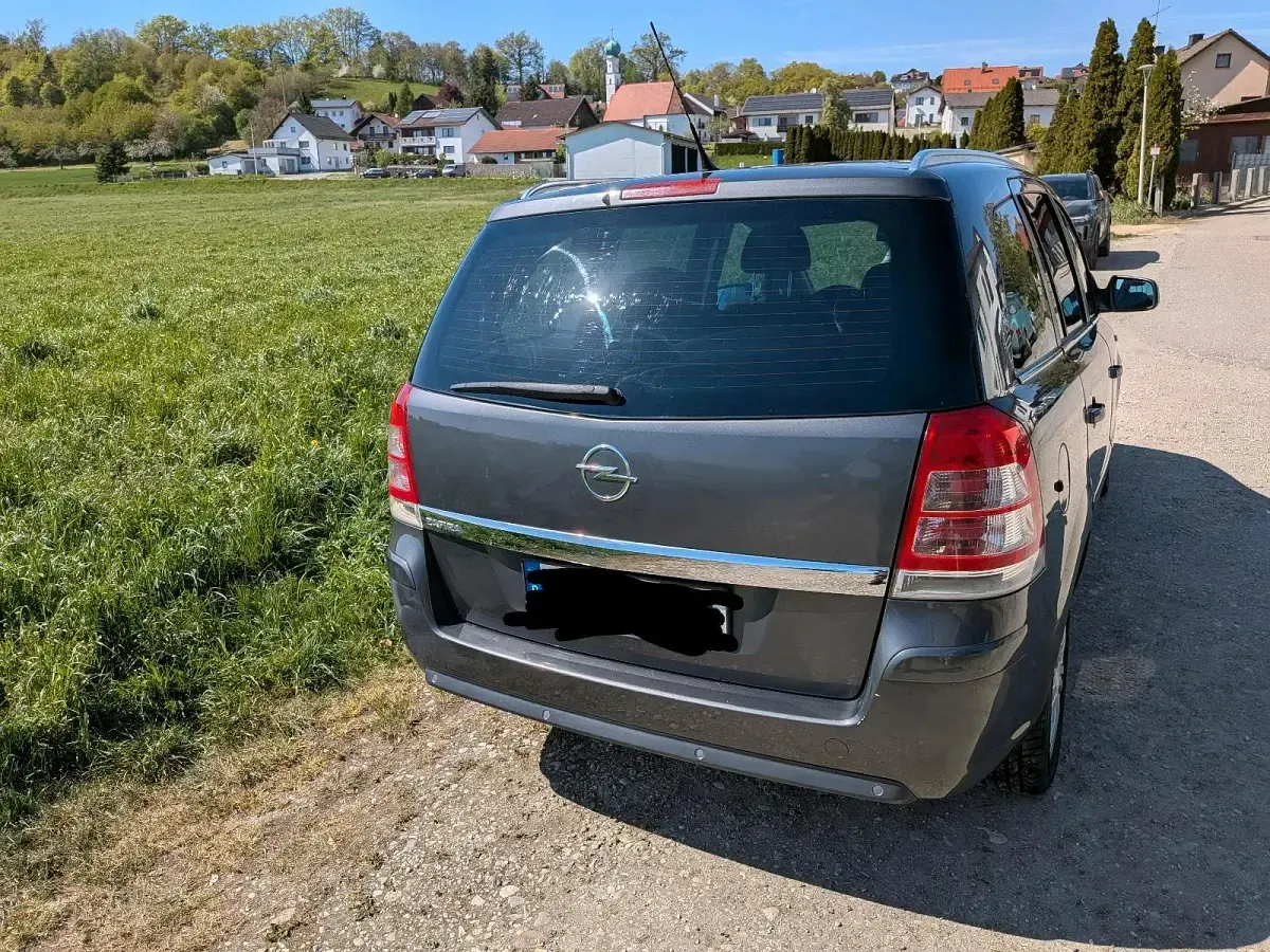 Gebraucht Opel Zafira Family 145 PS (106 kW) 2012 Grau Van / Kleinbus
