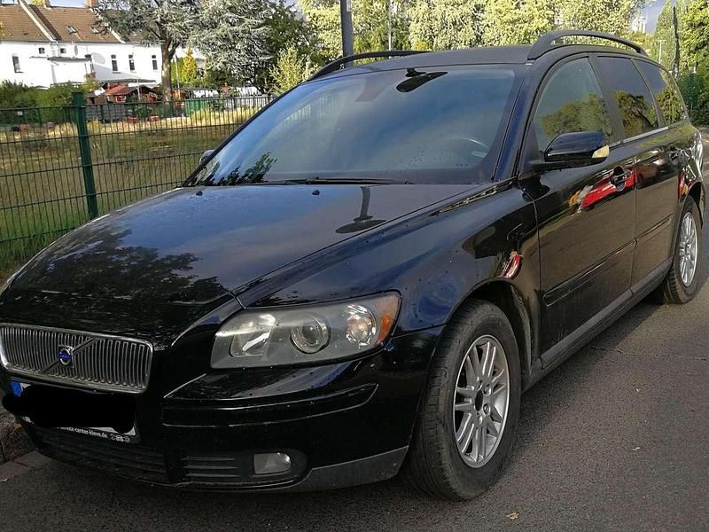 Grau Gebraucht 2005 Volvo V50 Momentum Kombi | 2.650 € (Guter Preis) - Bild 1/4