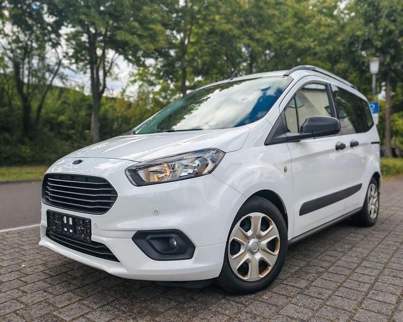 Weiß Gebraucht 2020 Ford Tourneo Courier Ambiente Van / Kleinbus | 10.990 € (Guter Preis) - Bild 1/4