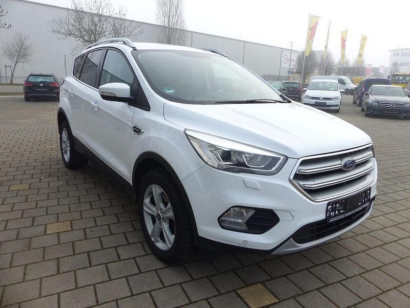 Gebraucht Ford Kuga Cool & Connect 150 PS (110 kW) 2019 Weiß SUV