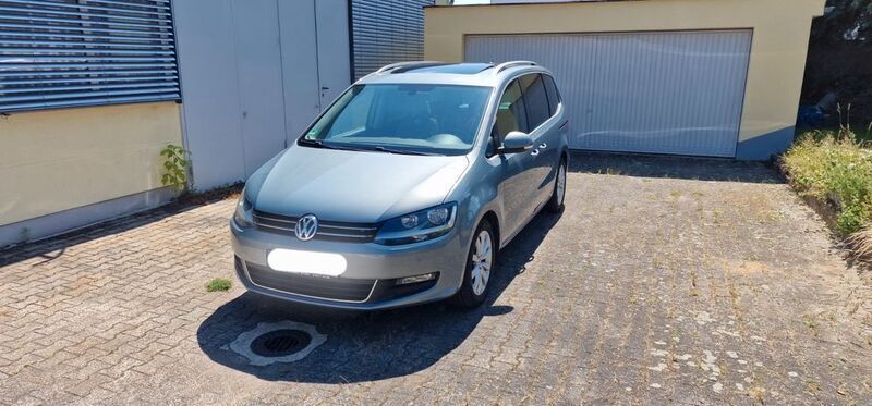 Grau Gebraucht 2011 VW Sharan Comfortline Van / Kleinbus | 11.900 € (Fairer Preis) - Bild 1/4