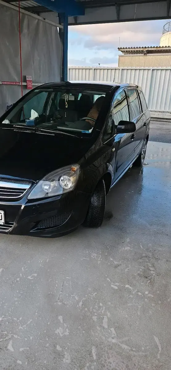 Gebraucht Opel Zafira 125 PS (91 kW) 2011 Schwarz Van / Kleinbus