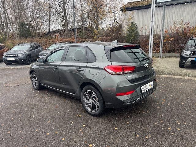 Gebraucht Hyundai i30 Intro Edition 159 PS (116 kW) 2021 Amazon grey / met Limousine