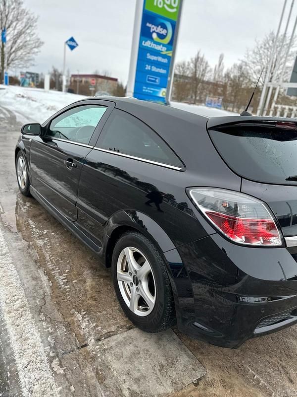 Gebraucht Opel Astra 115 PS (84 kW) 2009 Schwarz Coupé