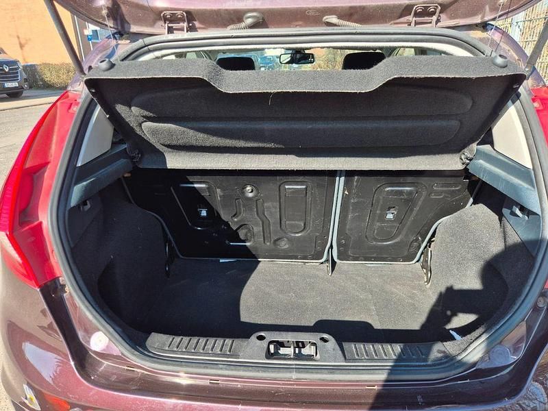 Gebraucht Ford Fiesta Titanium 82 PS (60 kW) 2010 Rot Kleinwagen