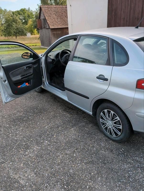 Silber Gebraucht 2004 Seat Ibiza Coupé | 1.200 € (Guter Preis) - Bild 1/4