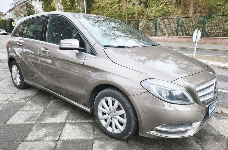 Gebraucht Mercedes B180 122 PS (89 kW) 2012 Grau Van / Kleinbus