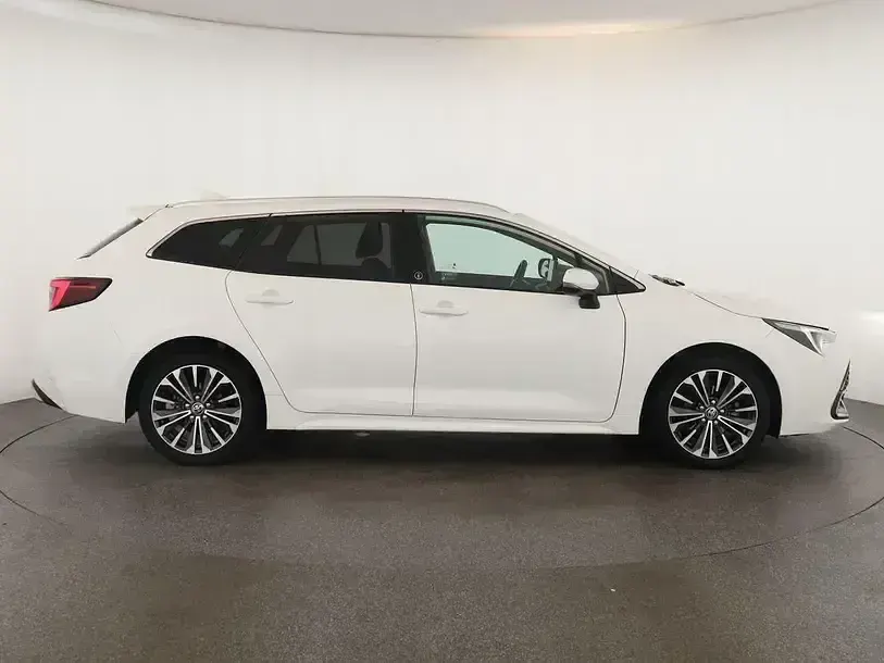Gebraucht Toyota Corolla Team 140 PS (102 kW) 2024 Schneeweiß Kombi