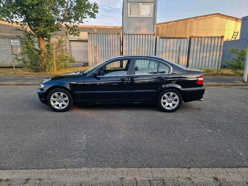 Schwarz Gebraucht 2002 BMW 320 Limousine | 3.600 € (Fairer Preis) - Bild 1/4