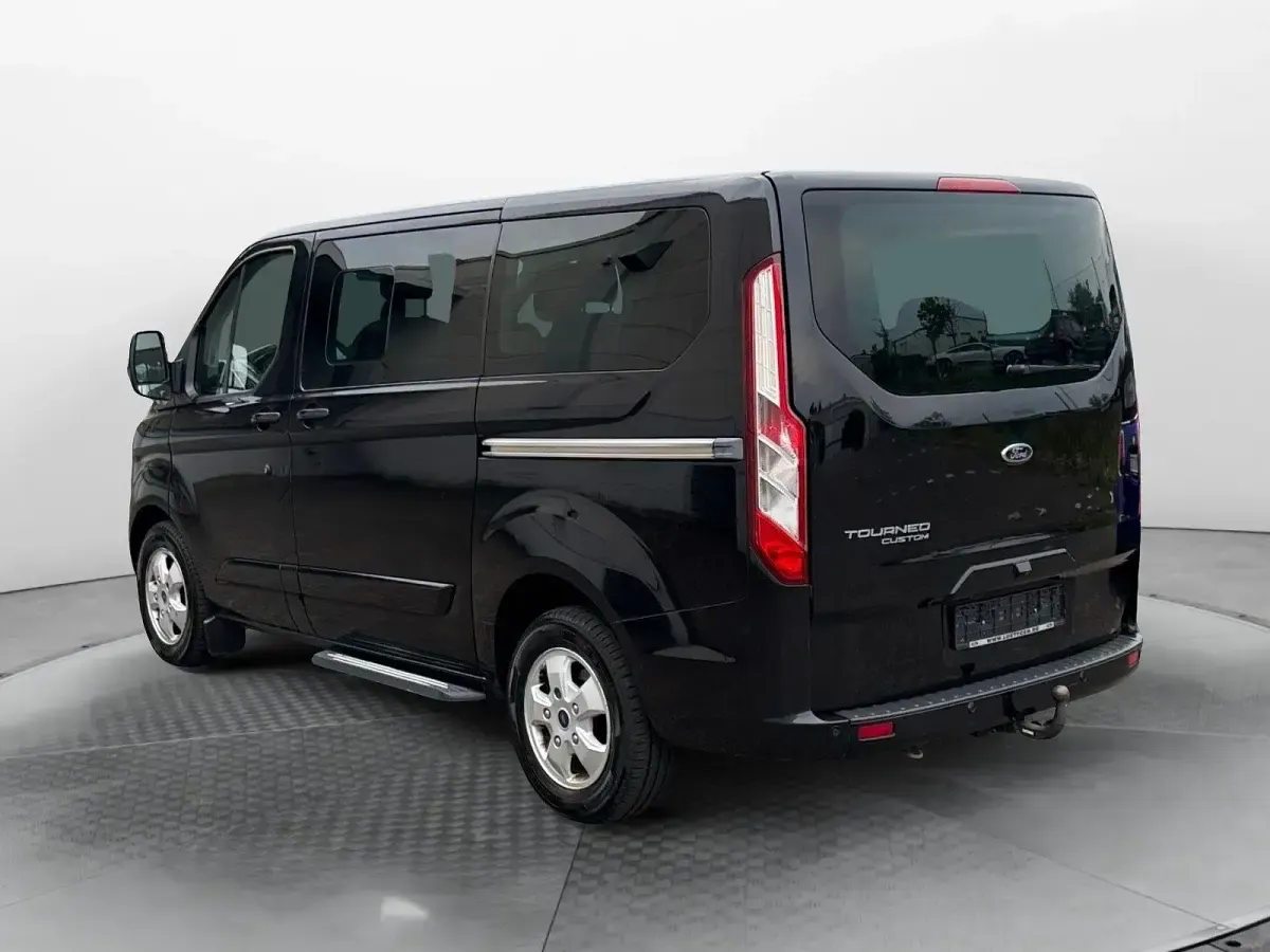 Gebraucht Ford Tourneo Titanium 125 PS (91 kW) 2016 Schwarz Van / Kleinbus