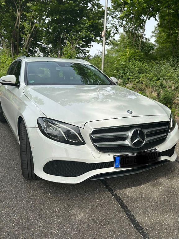 Gebraucht Mercedes E220 194 PS (142 kW) 2016 Weiß Limousine