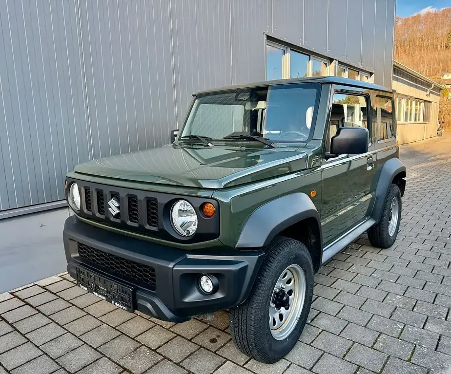 Gebraucht Suzuki Jimny Comfort 102 PS (75 kW) 2023 Grün SUV