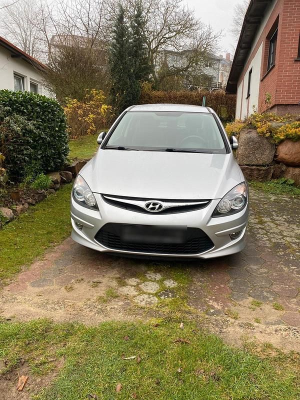 Gebraucht Hyundai i30 Edition 109 PS (80 kW) 2011 Grau Kleinwagen