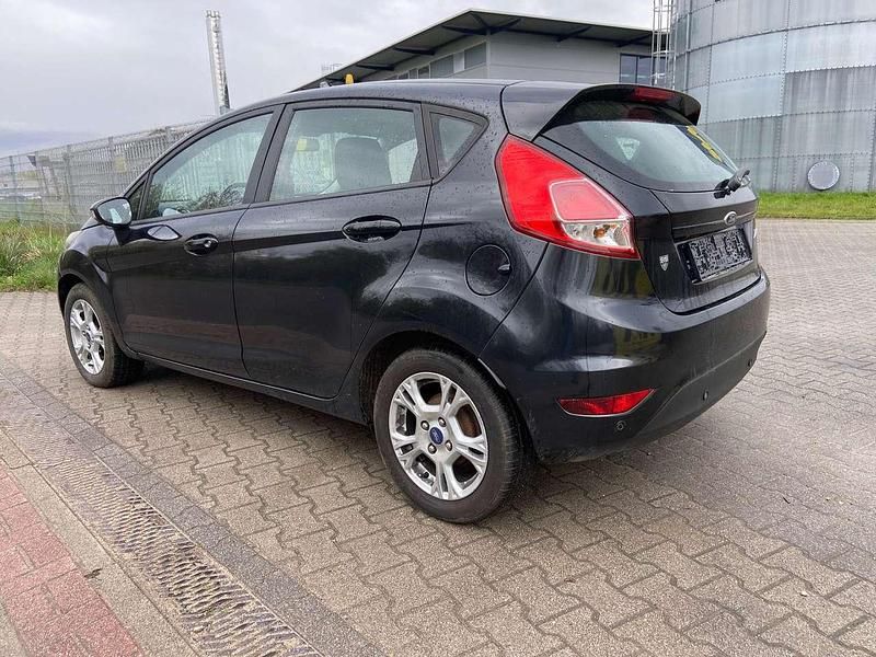 Gebraucht Ford Fiesta SYNC Edition 80 PS (58 kW) 2014 Pantherschwarz metallic Kleinwagen