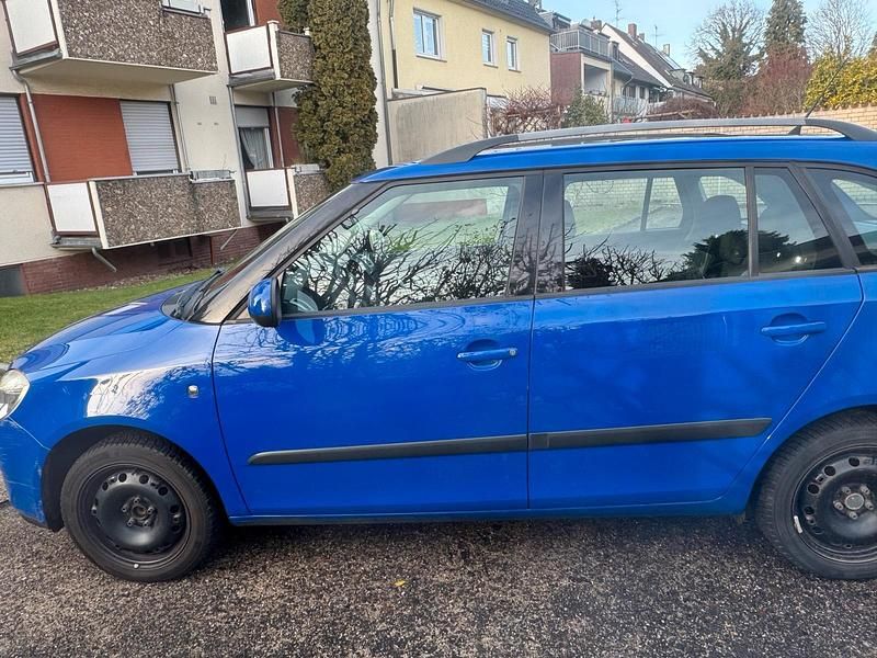 Gebraucht Skoda Fabia 69 PS (50 kW) 2009 Blau Kombi