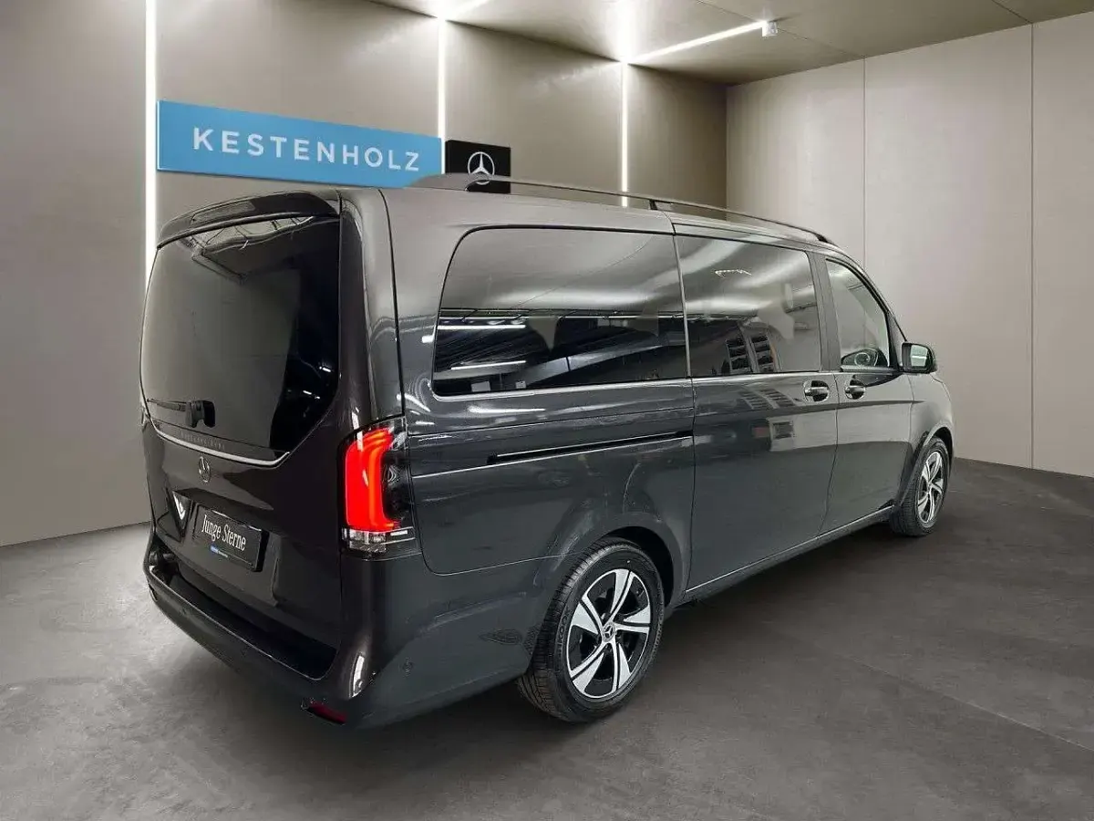 Gebraucht Mercedes V250 190 PS (139 kW) 2025 Graphitgrau Van / Kleinbus