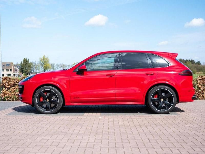 Second-hand Porsche Cayenne Sport 441 CP (324 kW) 2016 Roșu SUV