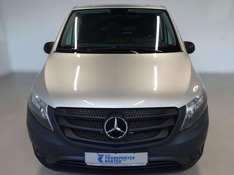 Second-hand Mercedes Vito 163 CP (119 kW) 2022 Argintiu Van