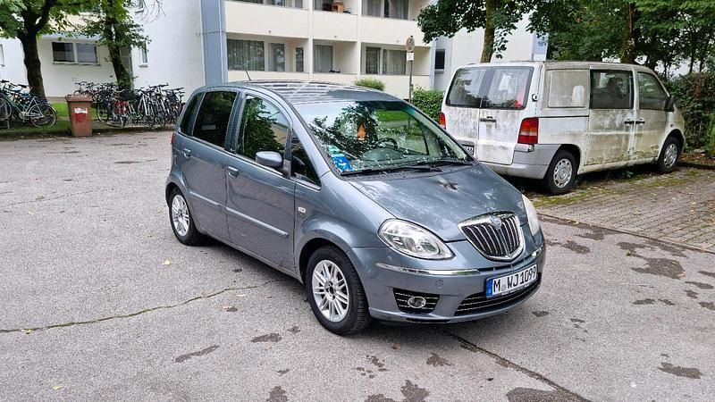 Grau Gebraucht 2008 Lancia Musa Van / Kleinbus | 1.900 € - Bild 1/4