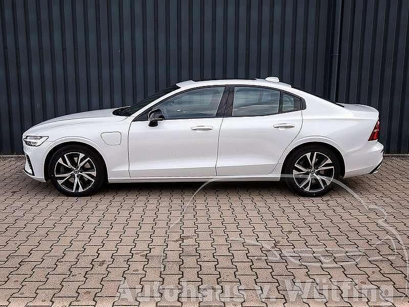 Gebraucht Volvo S60 R-Design 392 PS (288 kW) 2021 Crystal white Limousine