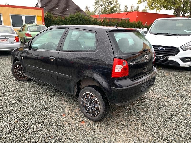 Gebraucht VW Polo 64 PS (47 kW) 2003 Schwarz Kleinwagen