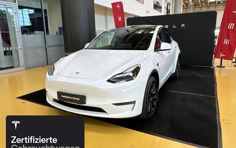 Weiß Gebraucht 2022 Tesla Model Y Long Range SUV | 36.200 € (Etwas zu teuer) - Bild 1/4