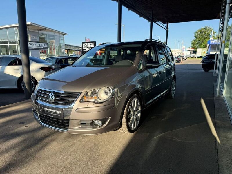 Grau Gebraucht 2010 VW Touran Highline Van / Kleinbus | 7.990 € (Fairer Preis) - Bild 1/3