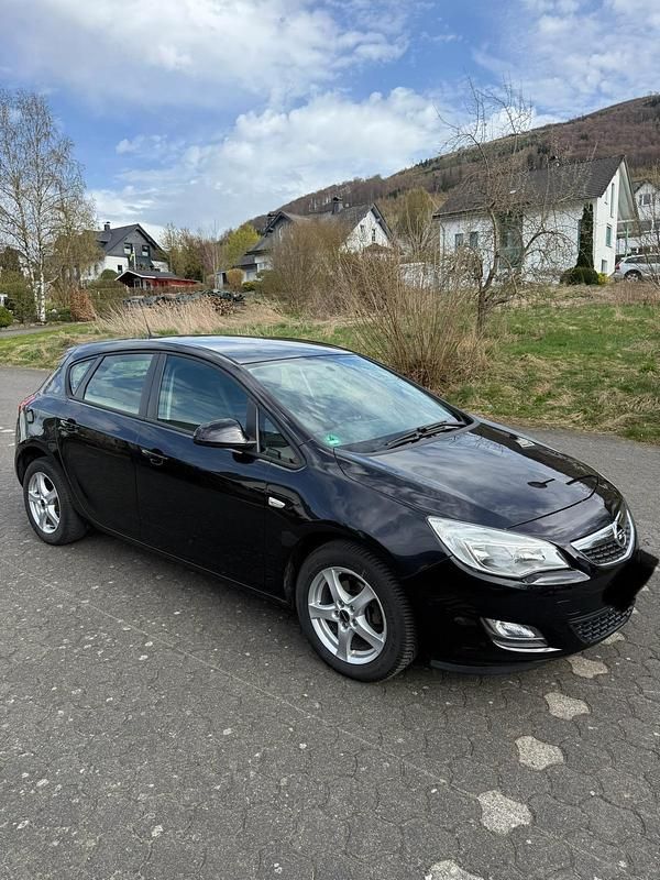 Gebraucht Opel Astra 115 PS (84 kW) 2010 Schwarz Limousine