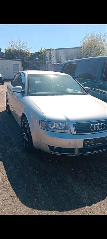 Grau Gebraucht 2004 Audi A4 Limousine | 1.000 € (Superpreis) - Bild 1/4