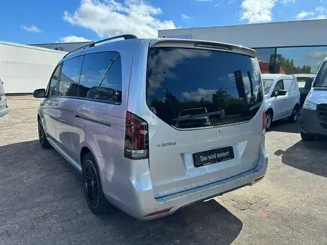 Gebraucht Mercedes V300 AMG 237 PS (174 kW) 2025 Silber Van / Kleinbus