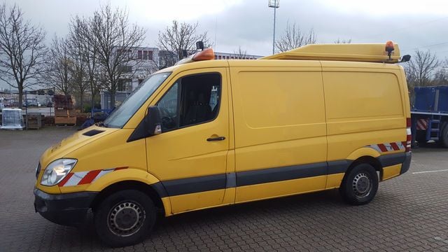Gebraucht Mercedes Sprinter 163 PS (119 kW) 2010 Gelb Van